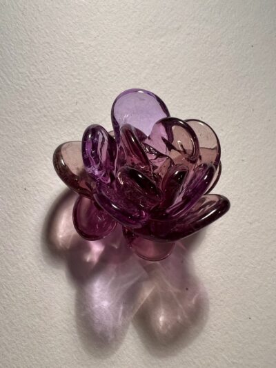 Fleur en verre sur tige