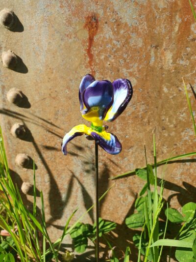Iris en verre n°012 Violet, bleu ciel, jaune et vert – Image 3