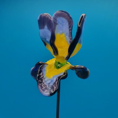 Iris en verre n°012 Violet, bleu ciel, jaune et vert – Image 5