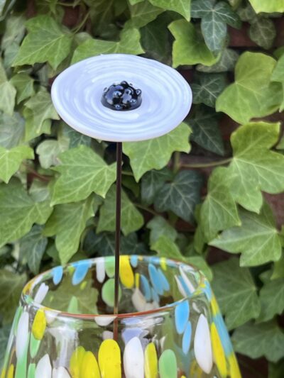 Fleur en verre avec tige