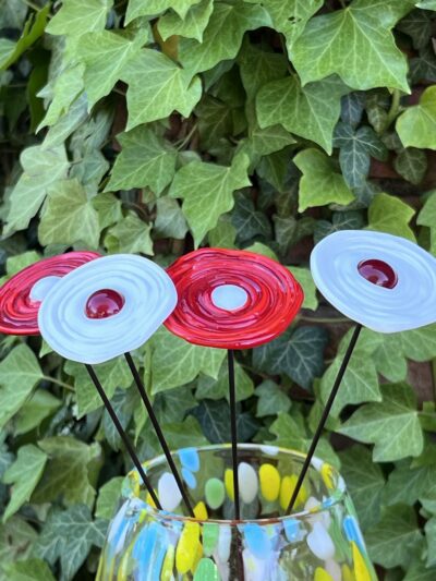 Fleur en verre blanche et rouge