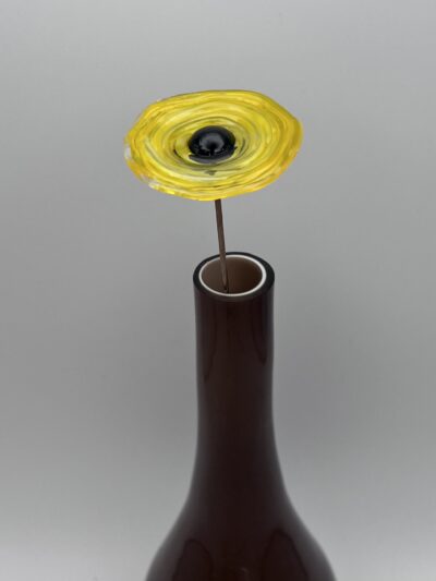 Coquelicots en verre jaune transparent