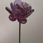 Fleur en verre sur tige