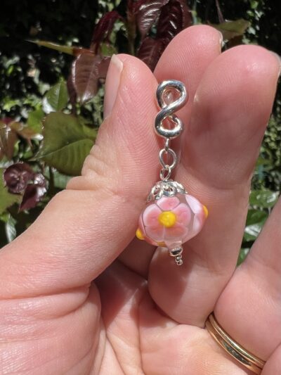 Bijoux verre de Murano. Boucles d'oreilles en perles de verre, fleur 5 pétales.