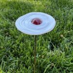 Fleur en verre blanche et rouge