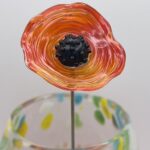 Fleur en verre jaune orangé transparent