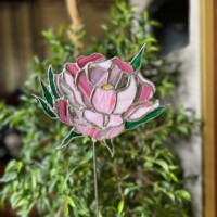 ATTRAP002 - Attrape soleil en vitrail : pivoine à planter Attrape soleil vitrail