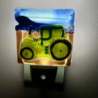 VEILL002 - Veilleuse bébé enfant à déclenchement automatique dans le noir Tracteur vert