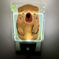 VEILL013 - Veilleuse bébé ours, à déclenchement automatique dans le noir