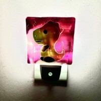 VEILL008 - Veilleuse enfant personnalisée, Dinosaure, à déclenchement automatique dans le noir