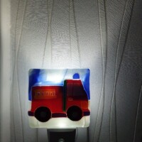 VEILL006 - Veilleuse enfant toute la nuit, camion pompiers, à déclenchement automatique dans le noir