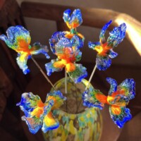 BOUQ009 - Bouquet de fleurs de verre composé de six iris en verre de Murano