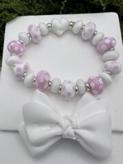 Bracelet avec perles, un bracelet tendresse avec cœur blanc, perles blanches et roses<br />Réf. BRA006