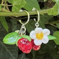 Boucles d'oreilles fraises en verre de Murano Boucles d'oreilles fraises en verre de Murano